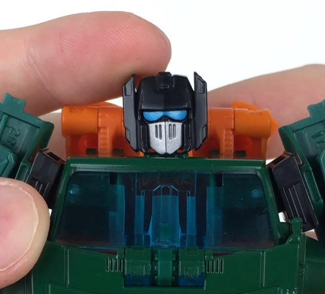 Transformers Earthrise Hoist Video Review And Images 05 (5 of 12)